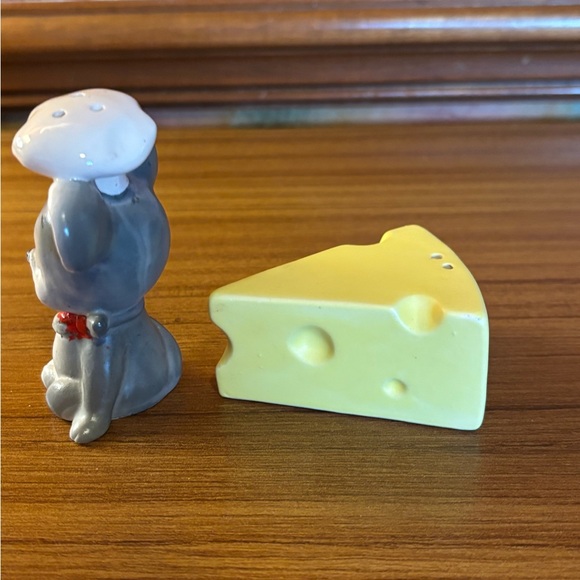 Vintage 1960's Mouse and Wedge of Cheese Salt & Pepper Set Lefton H260 Japan - Picture 7 of 11